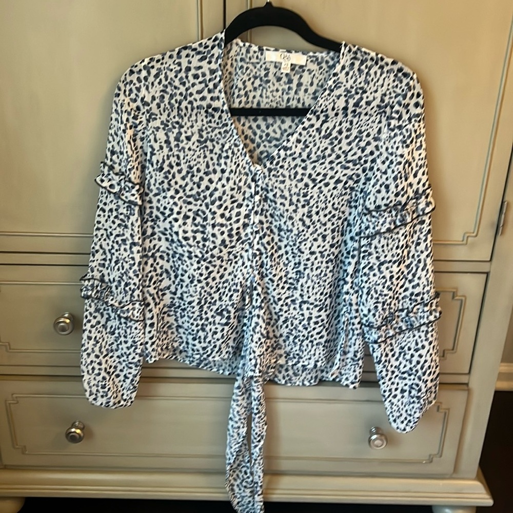 Chiffon material- looks great with bralette underneath never worn
